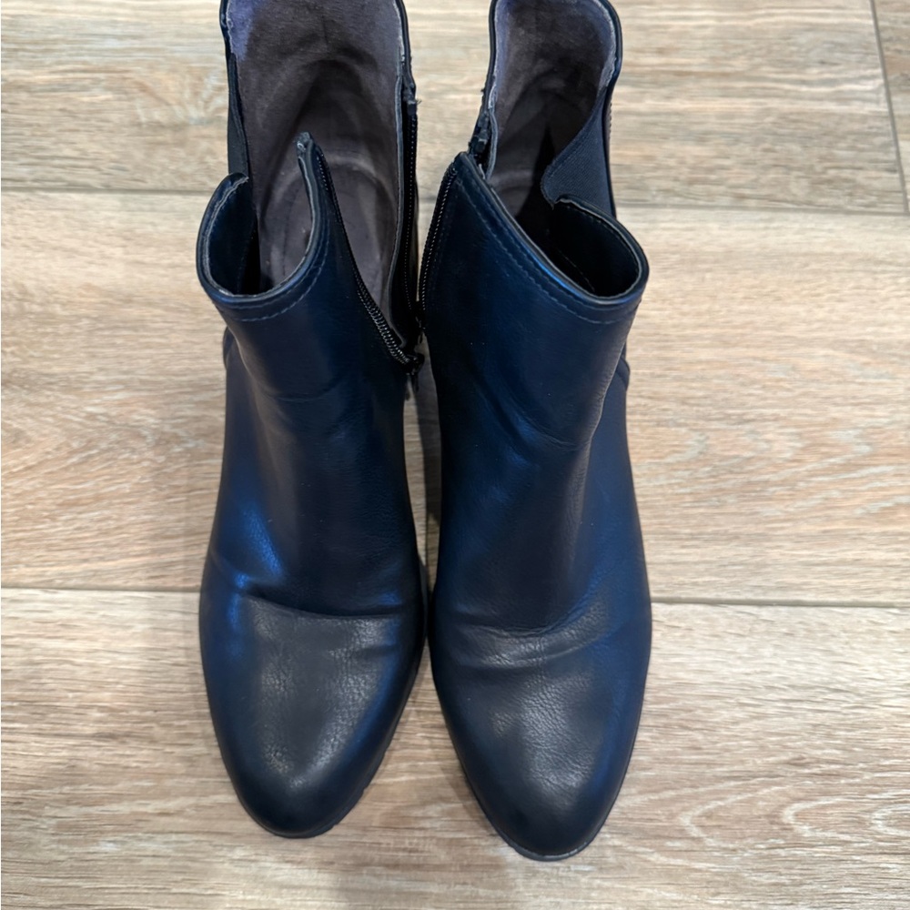 Life Stride Women's Black Ankle Booties